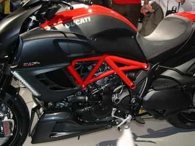 Ducati Diavel Red carbon (2011) - Photo 3