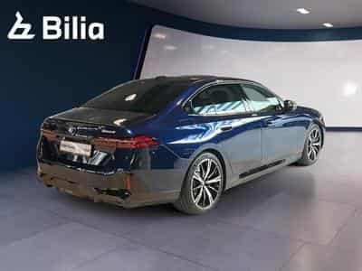 BMW Série 5 550e xDrive Berline (2025) - Photo 8