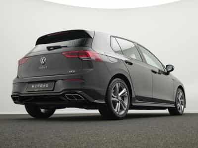 VW Golf VIII 1.5 eTSI R-Line (2024) - Photo 11