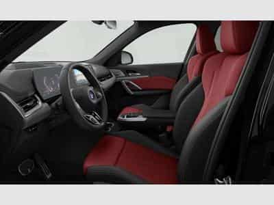 BMW iX1 eDrive20 M Sport M Sportpaket Head-Up DAB (2025) - Foto 4