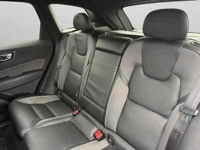 Volvo XC60 T4 R Design / Essence (2020) - Foto 13