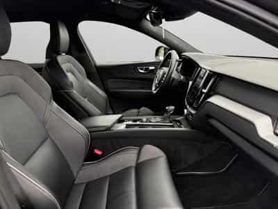 Volvo XC60 T4 R Design / Essence (2020) - Foto 15