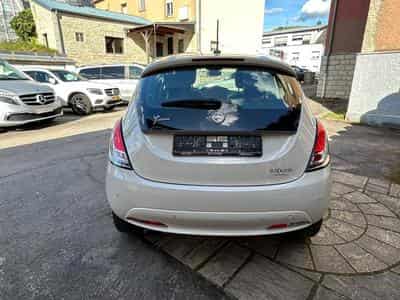 Lancia Ypsilon 1.2 Essence 5 Portes (2015) - Foto 5