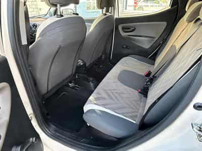 Lancia Ypsilon 1.2 Essence 5 Portes (2015) - Foto 10