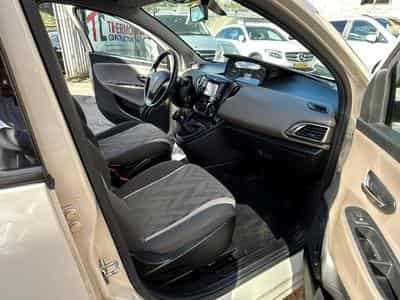 Lancia Ypsilon 1.2 Essence 5 Portes (2015) - Foto 12