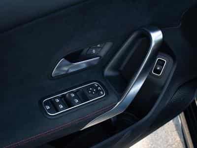 Mercedes A 250 A250e PHEV AMG Line 8G-DCT (2020) - Foto 11