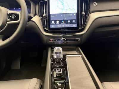 Volvo XC60 Facelift B5 AWD Plus Black Edition / Essence 2026 (2025) - Photo 11