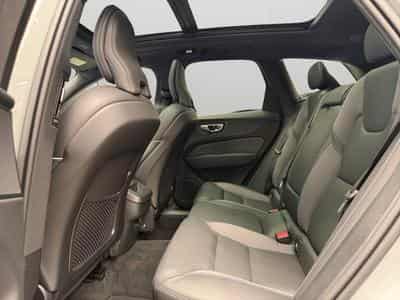Volvo XC60 Facelift B5 AWD Plus Black Edition / Essence 2026 (2025) - Photo 13