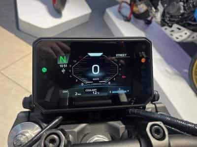 Yamaha MT09 Y-AMT (2026) - Photo 9