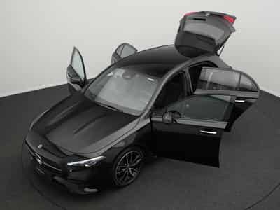 Mercedes A 200 d Multi+Kamera+Night+Distr (2025) - Foto 14