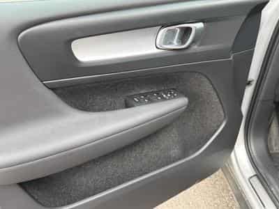 Volvo XC40 T4 RECHARGE 211 START DCT 7 (2023) - Foto 11