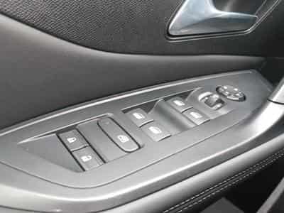 Peugeot 408 HYBRID 145 ALLURE E-DCS6 (2024) - Foto 14