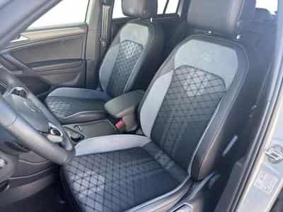 VW Tiguan R-Line 4Motion/Matrix/AHK/Black/DCC (2022) - Foto 9