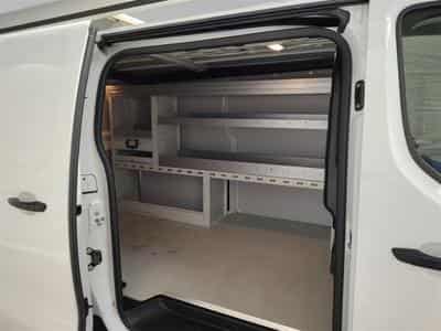 Peugeot Expert 2.0 BlueHDi EAT8 L2 NAVI CLIM / TEL / PDC AV-AR (2023) - Foto 14