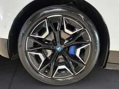 BMW iX iX xDrive40 (2024) - Foto 10