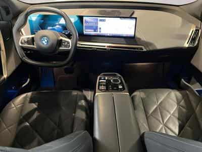 BMW iX iX xDrive40 (2024) - Foto 9