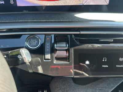 Peugeot 3008 1.2 HYBRID 145 GT E-DCS6 (2025) - Foto 15