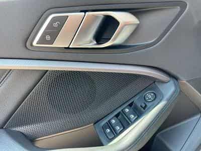 BMW 118 118i Aut. Pack M - GARANTIE JUSQU'A 36 MOIS (2021) - Foto 10