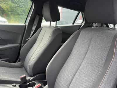 Peugeot 2008 1.2 HYBRID 145 STYLE E-DCS6 (2025) - Foto 14