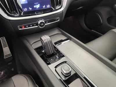 Volvo S60 2.0 B3 MHE R-Design Geartronic NAVI / PANO/ H-KARDON / JA 19 (2022) - Foto 13
