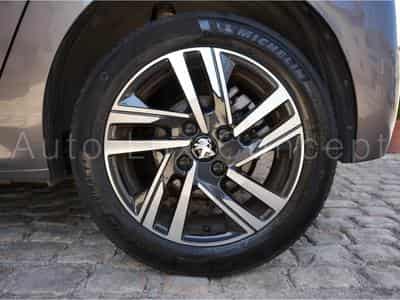 Peugeot 208 1.2 PureTech 100 S&S Allure Pack (2022) - Foto 15