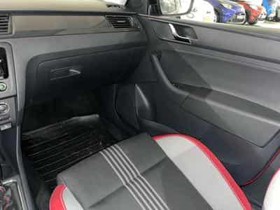 Skoda Rapid 1.6 TDI MONTE CARLO (2015) - Foto 9