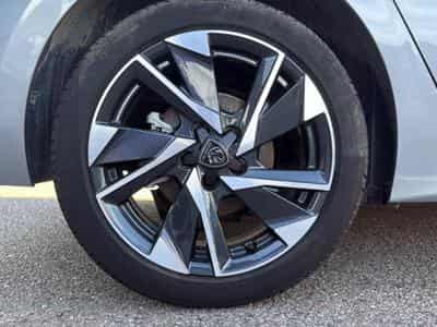 Peugeot 308 1.5 BLUEHDI 130 ALLURE EAT8 (2025) - Foto 6