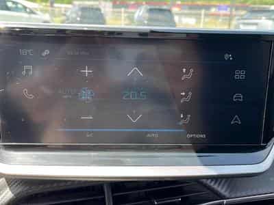 Peugeot 2008 1.2 HYBRID 145 STYLE E-DCS6 (2025) - Foto 13