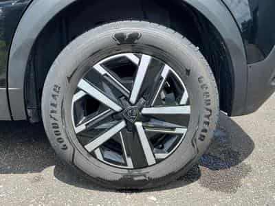 Peugeot 2008 1.2 HYBRID 145 STYLE E-DCS6 (2025) - Foto 9
