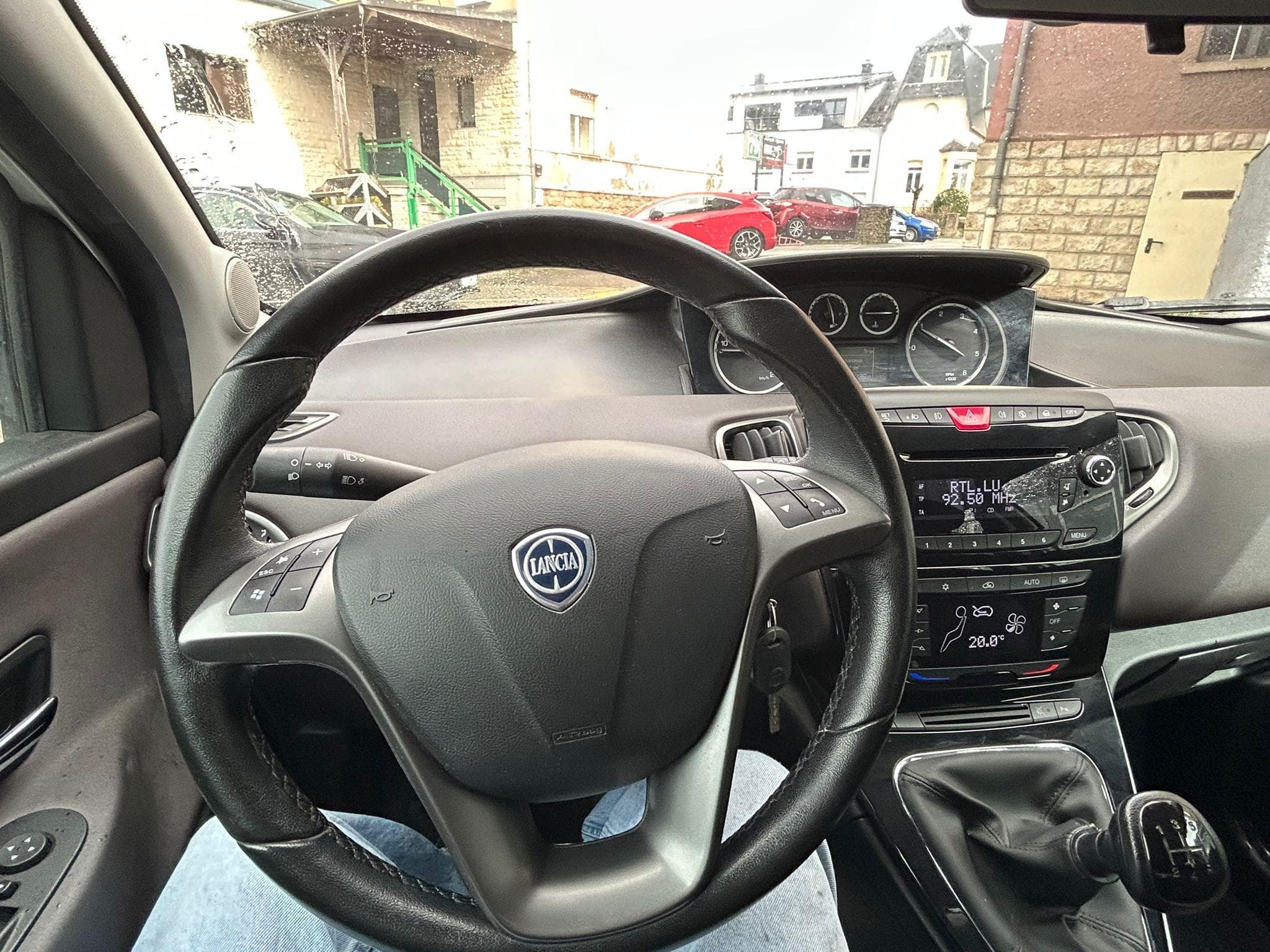 Lancia Ypsilon 1.3 JTD 95CV 5 PORTES 1 MAIN 74.000KM (2011) - Foto 14