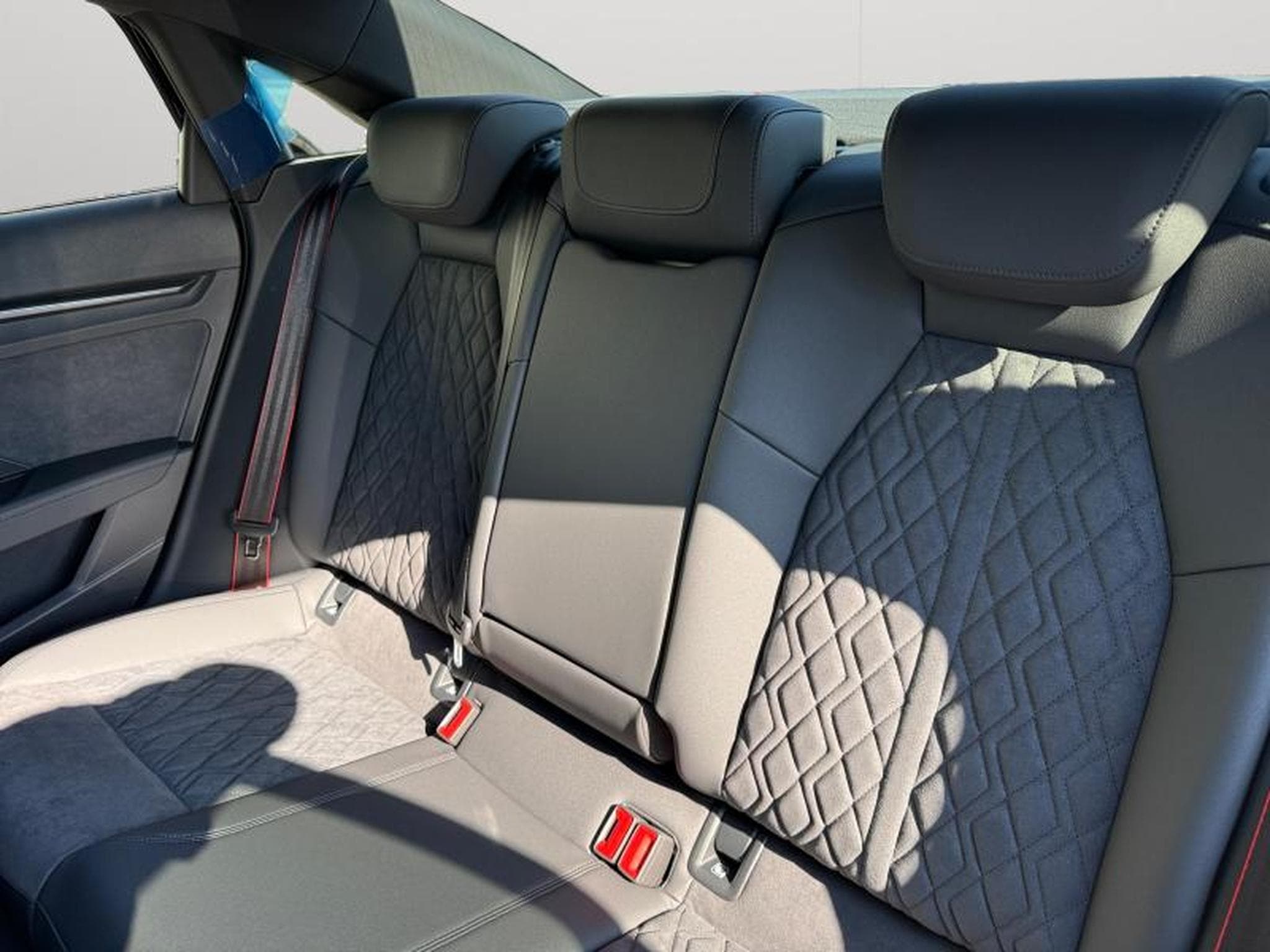 Audi RS3 Limousine / Essence (2026) - Foto 11