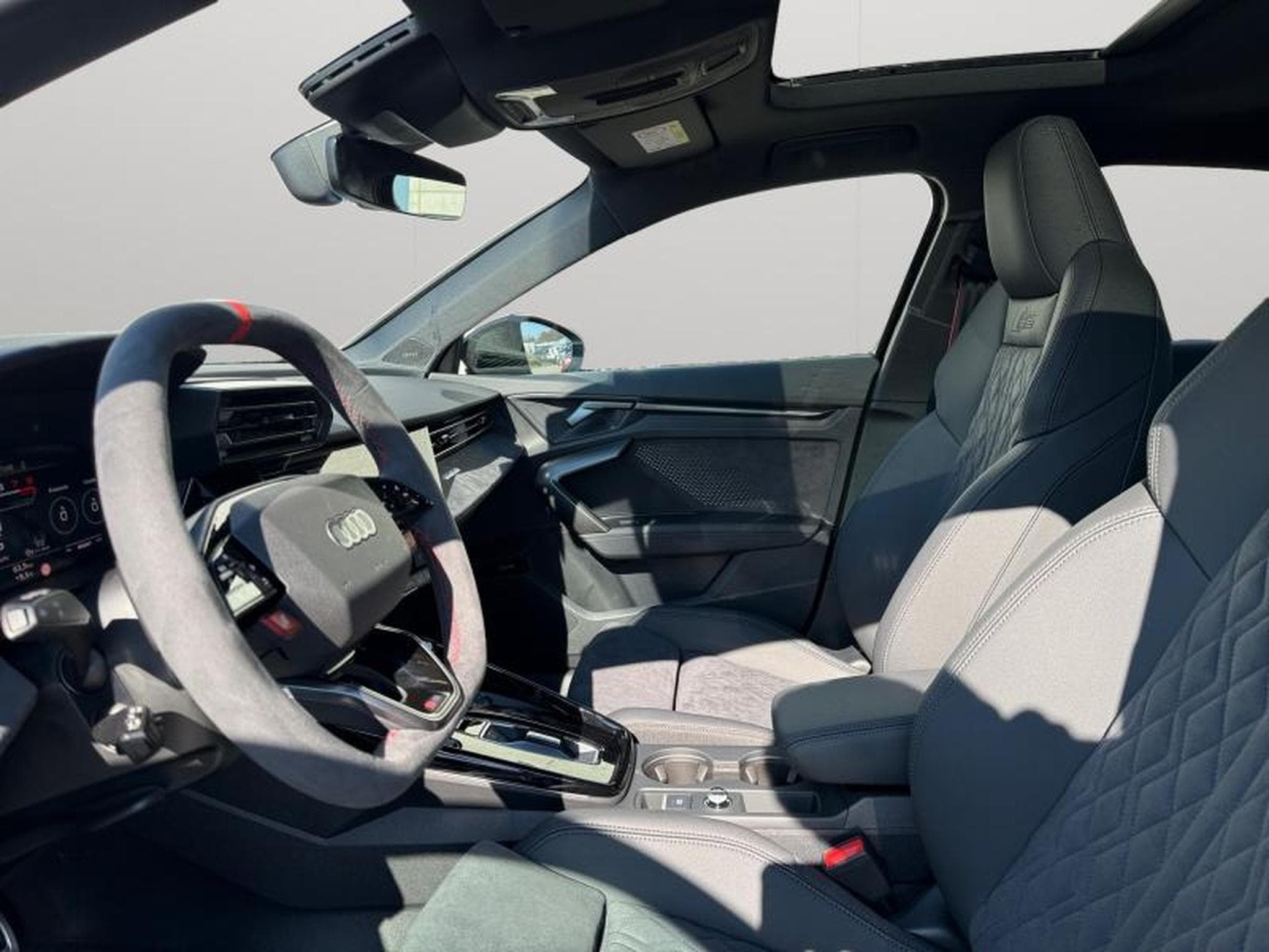 Audi RS3 Limousine / Essence (2026) - Foto 12