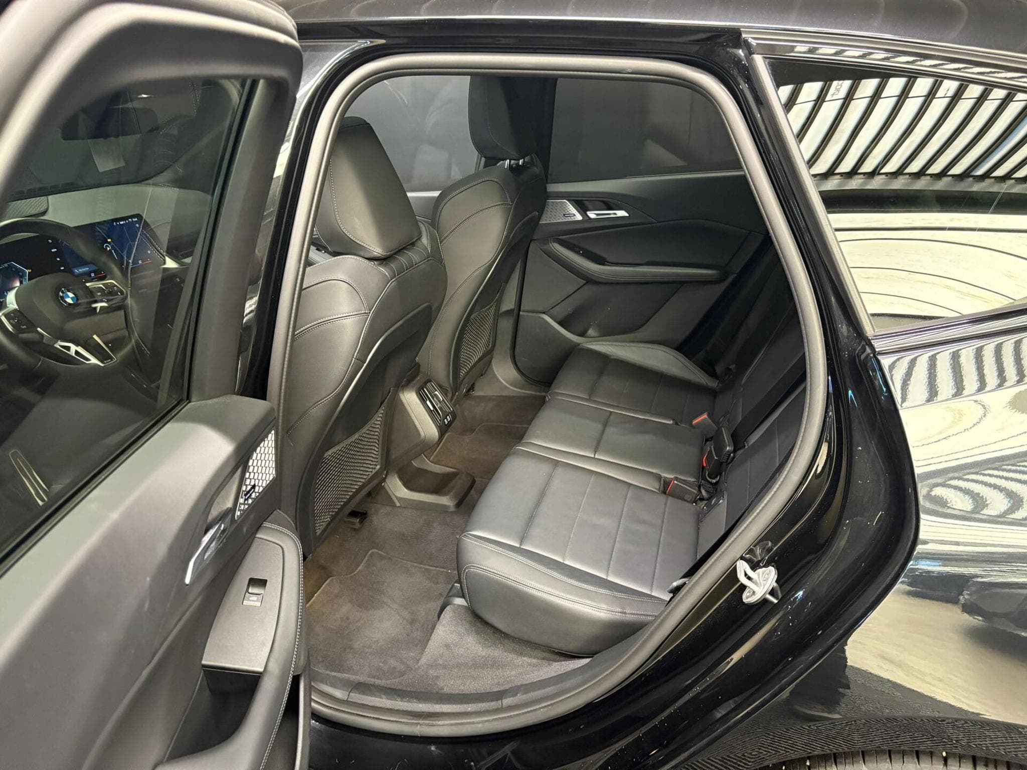 BMW 218 active tourer M-SPORT CUIR / TOIT PANO / HARMAN (2024) - Foto 15