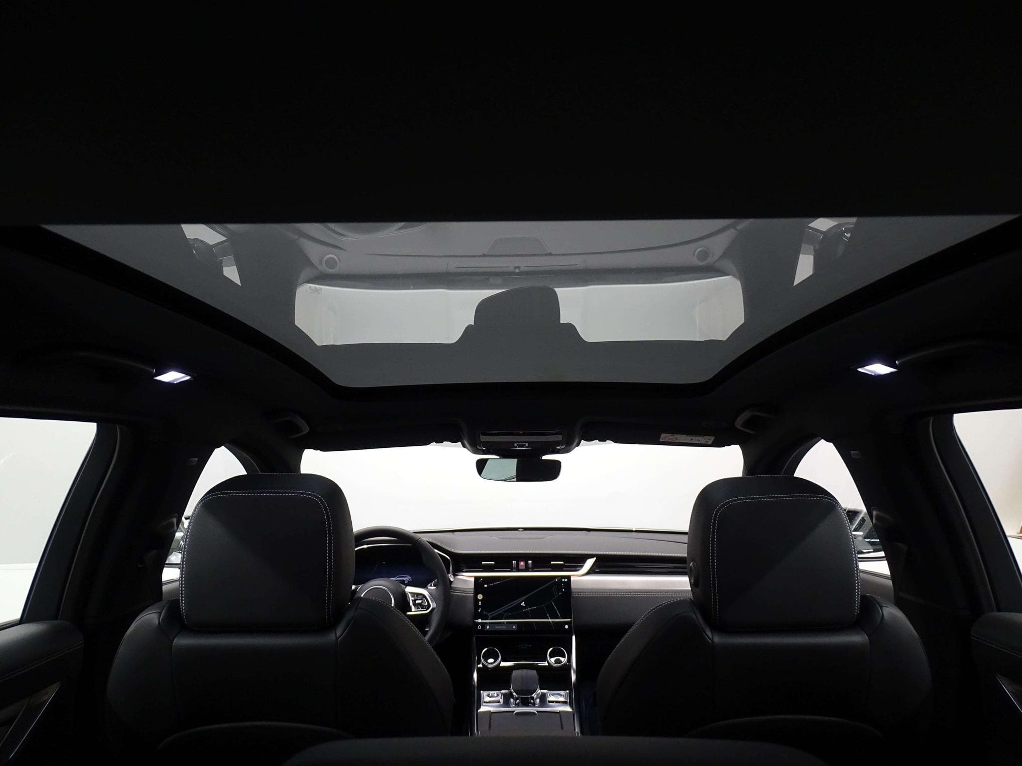 Jaguar XF D200 R-Dynamic SE RWD Auto (2024) - Foto 10