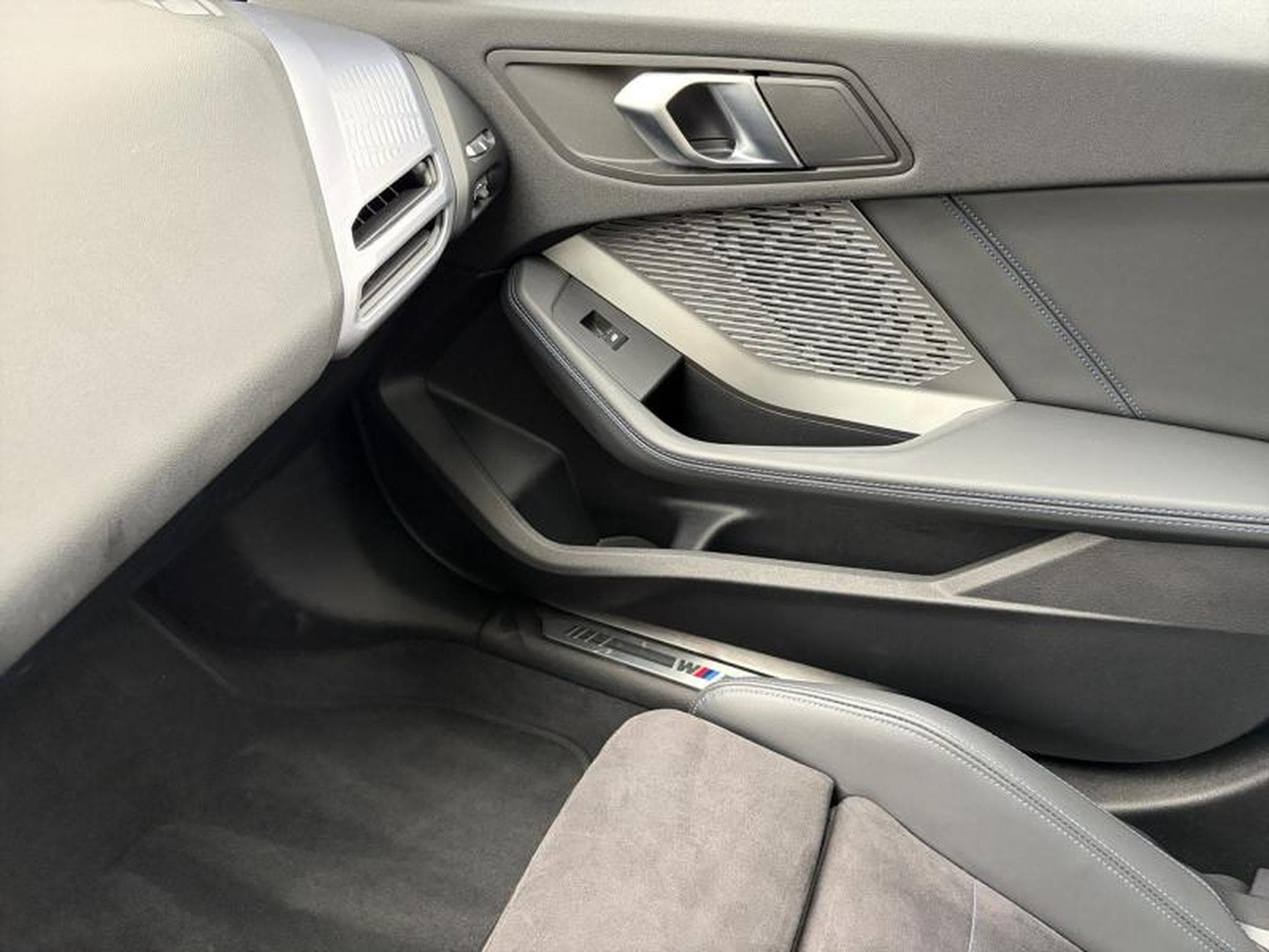 BMW 120 I Pack M / Panoramique / Essence (2025) - Foto 20