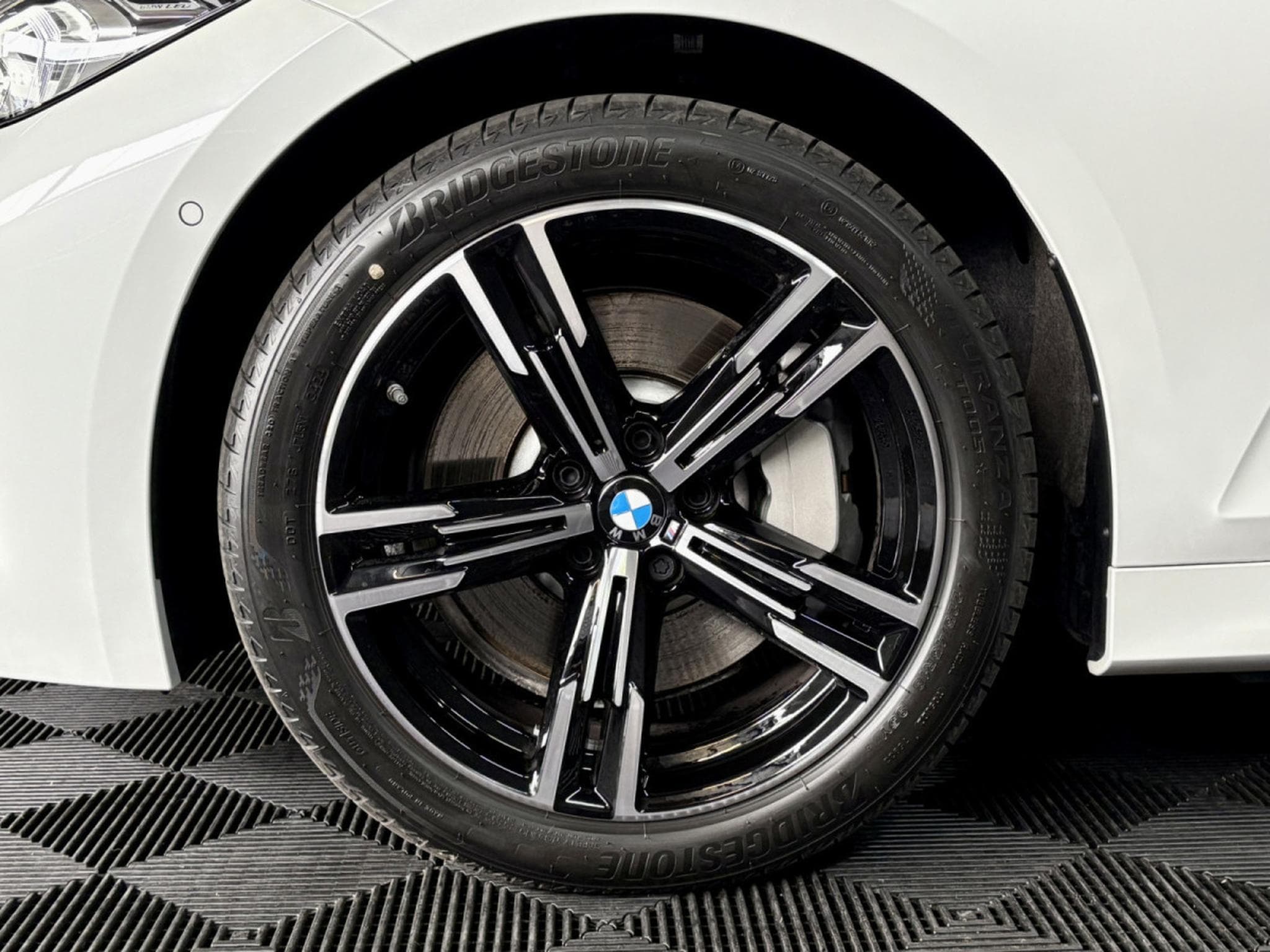 BMW 330 330i xDrive M-Sport Touring 245CV *Hayon*ACC*Sièges chauffan (2025) - Photo 25