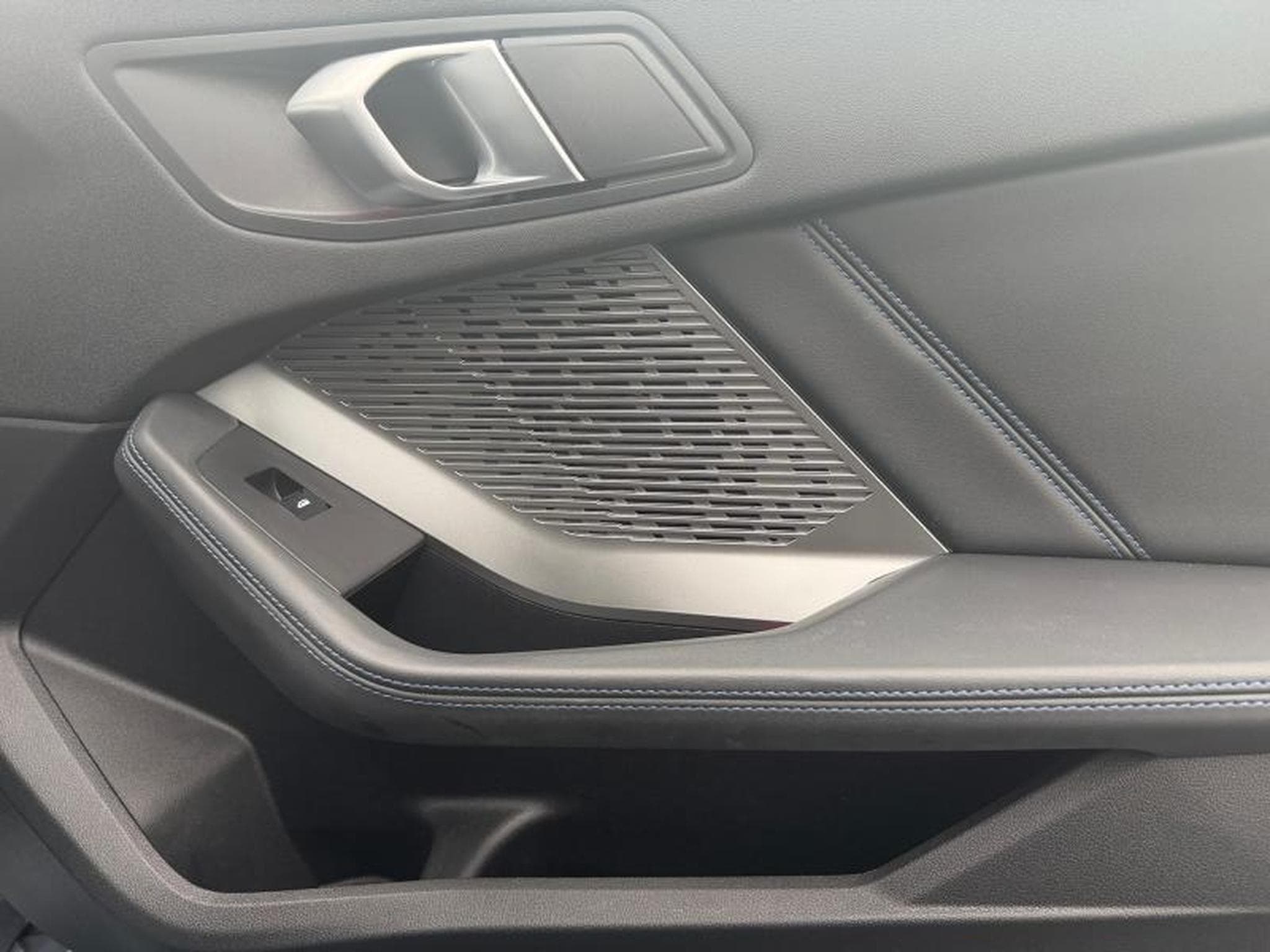 BMW 120 I Pack M / Panoramique / Essence (2025) - Foto 49