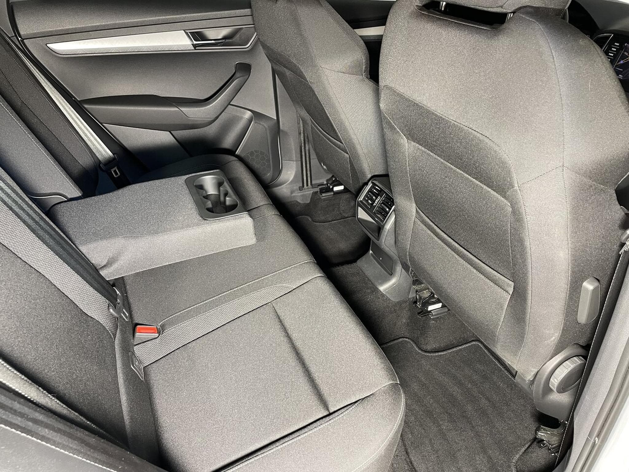 Skoda Karoq 2.0 TDI 115 DSG7 BUSINESS GPS CARPLAY (2023) - Foto 15