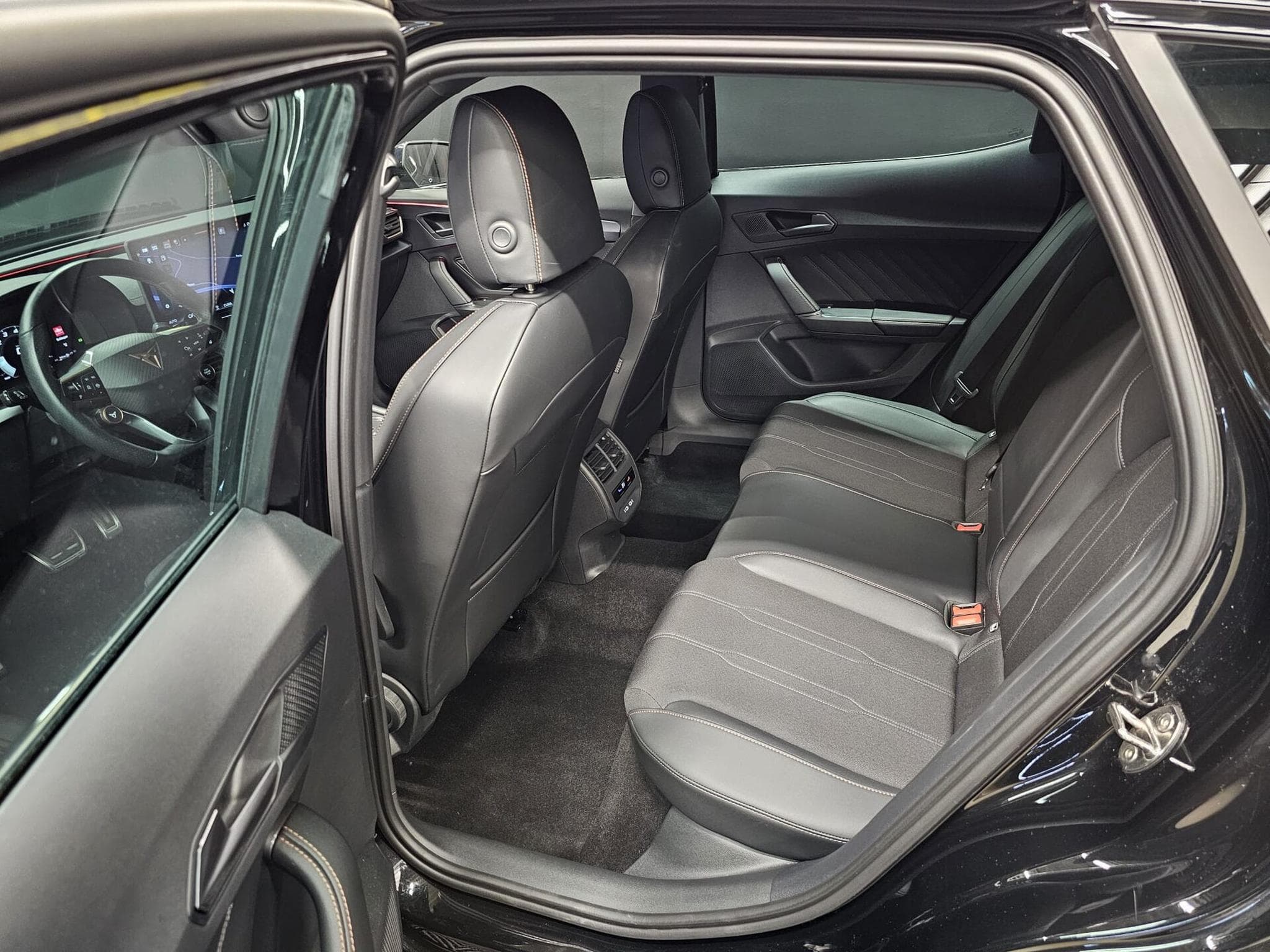 Cupra Formentor 1.5 e-tsi 150cv DSG7 Hayon électrique (2025) - Foto 15