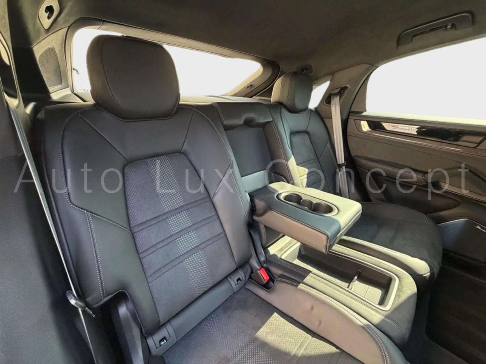 Porsche Cayenne Turbo E-Hybrid Coupé avec Pack GT (2026) - Foto 30