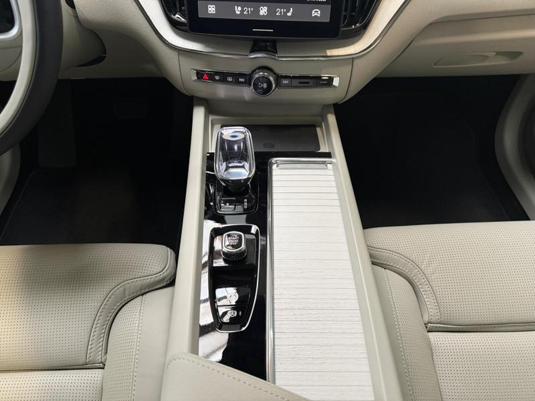 Volvo XC60 Facelift T6 Plus Dark / Hybride (2026) - Foto 11