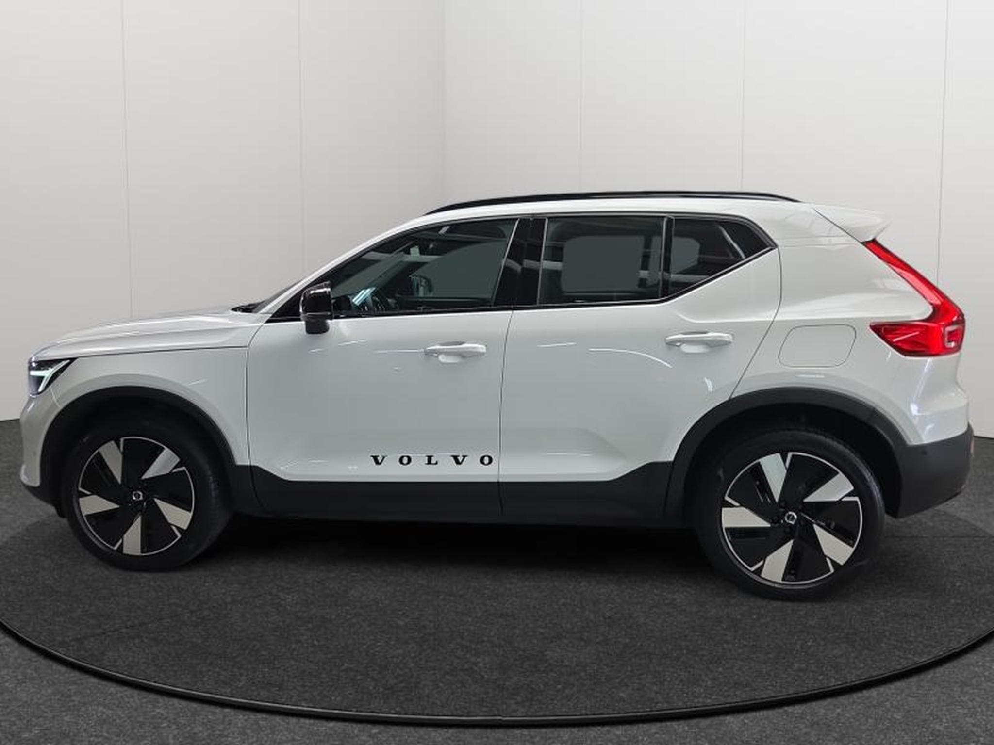 Volvo EX40 Plus Single Motor Extended Range / Electrique (2026) - Foto 26