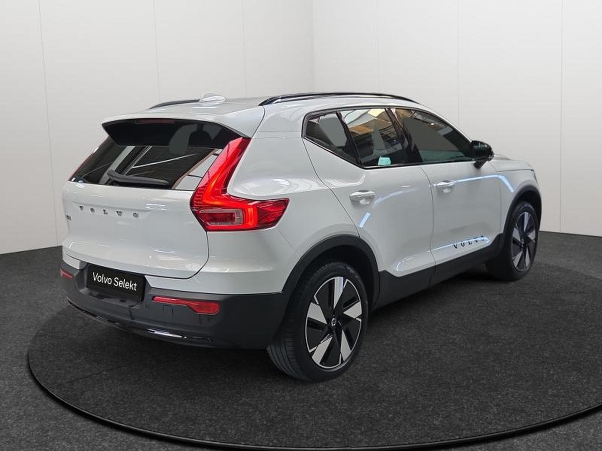Volvo EX40 Plus Single Motor Extended Range / Electrique (2026) - Foto 29