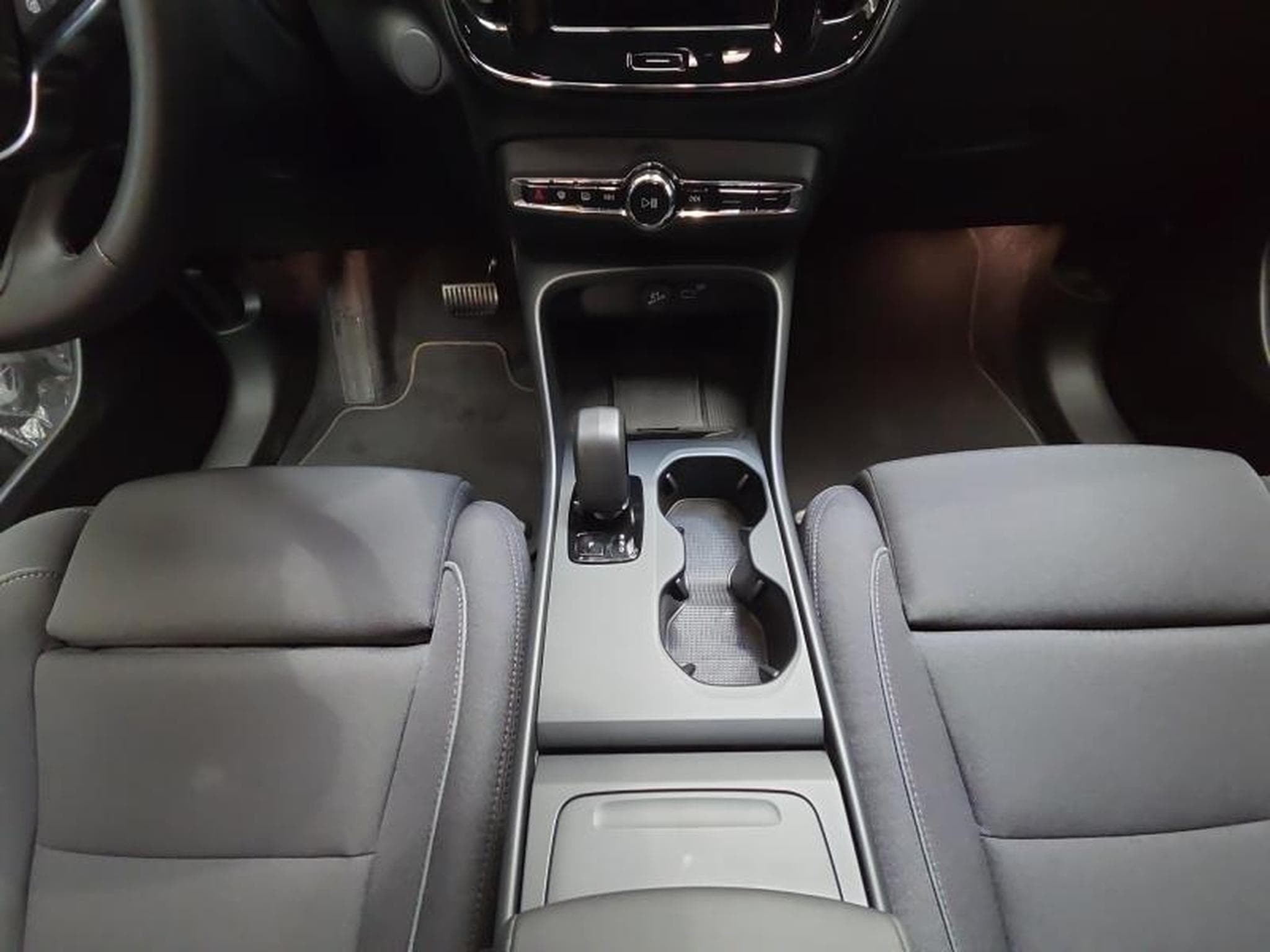 Volvo EX40 Plus Single Motor Extended Range / Electrique (2026) - Foto 35