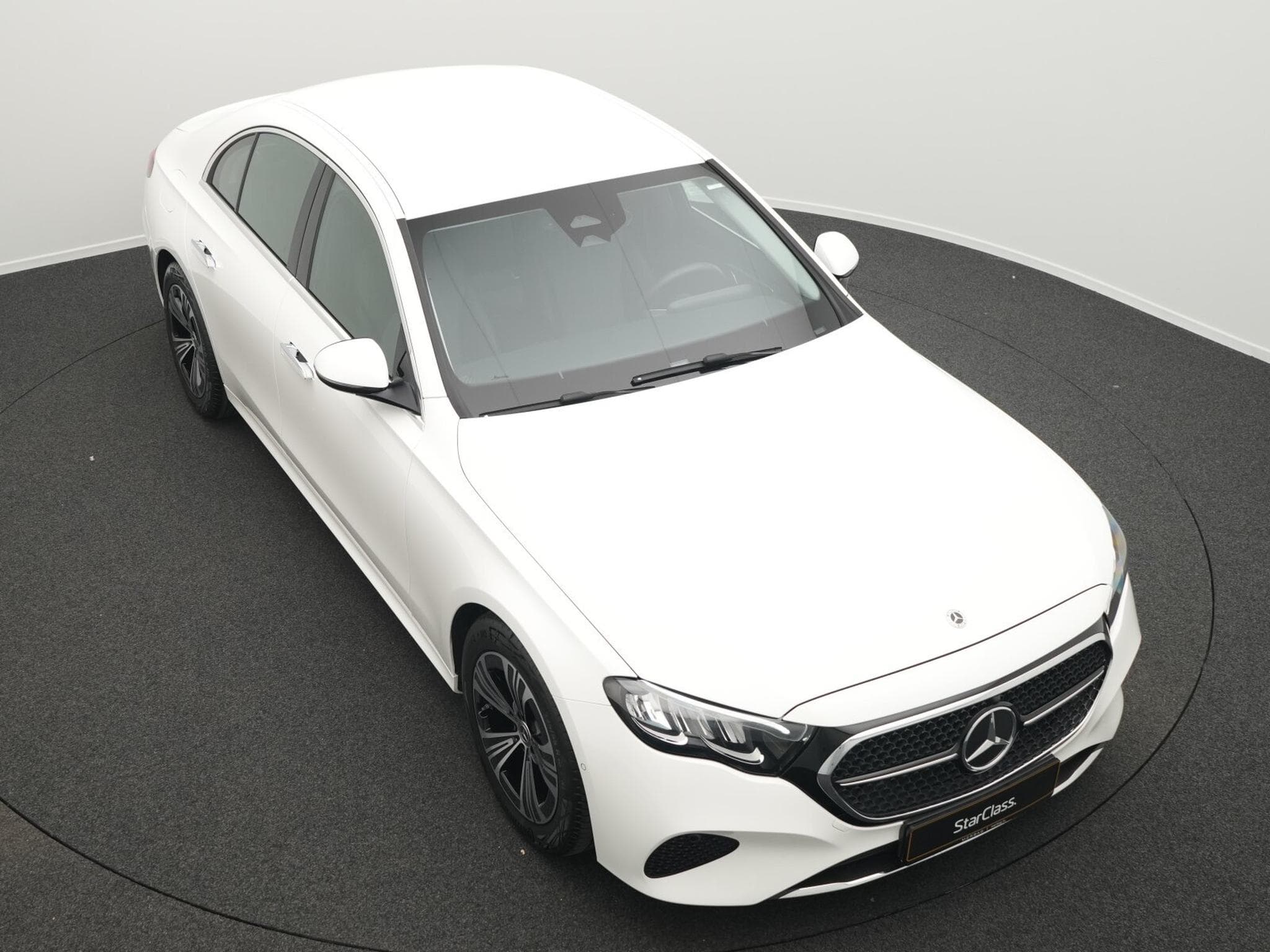 Mercedes E 200 Avantgarde LED+Kamera+Totw+MBUX (2025) - Foto 12