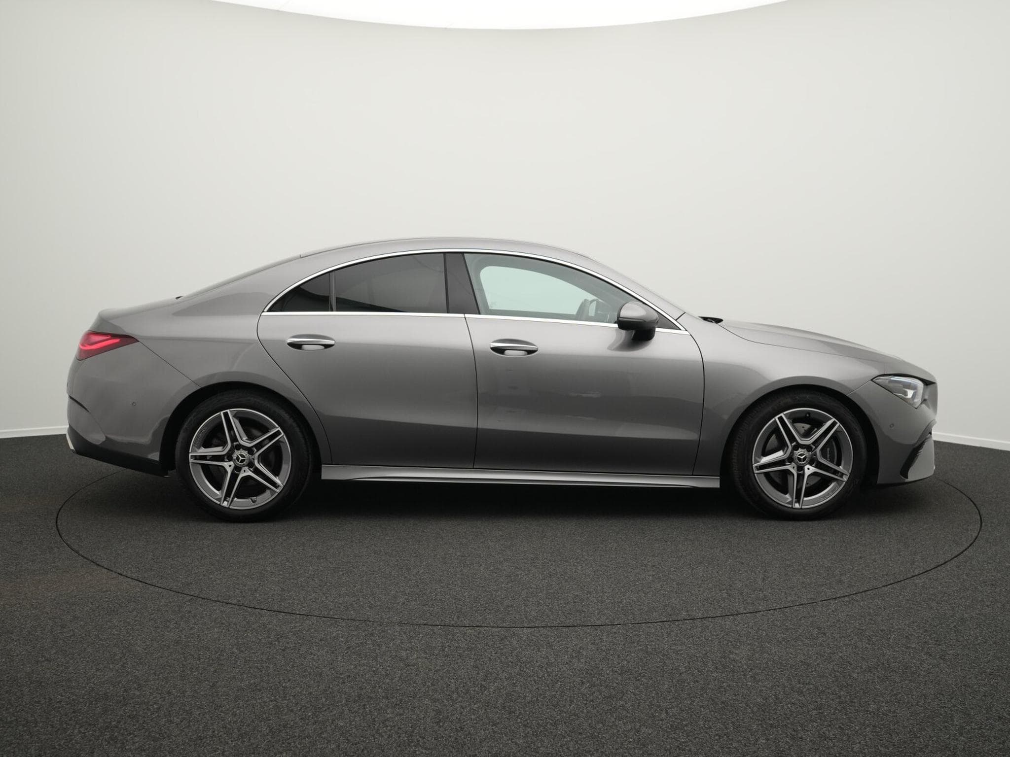 Mercedes CLA 200 Coupé AMG-Line LED+Kamera+Apple+MBUX (2025) - Foto 5