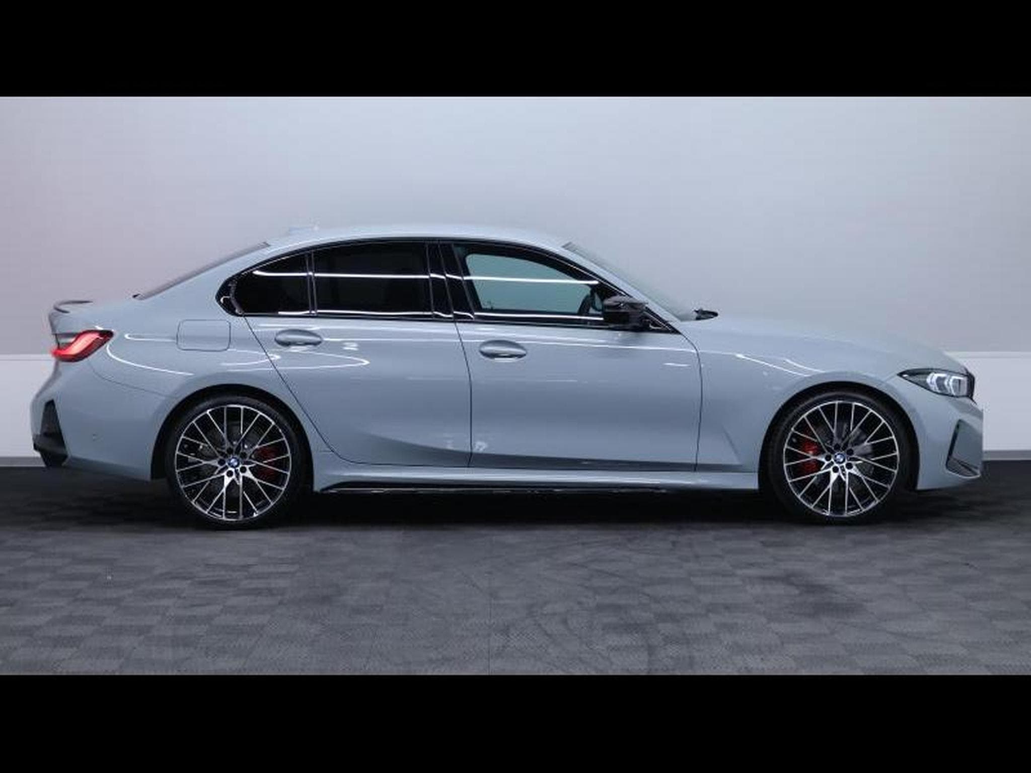 BMW 320 d xDrive M SPORT PRO Steptronic (2023) - Foto 4