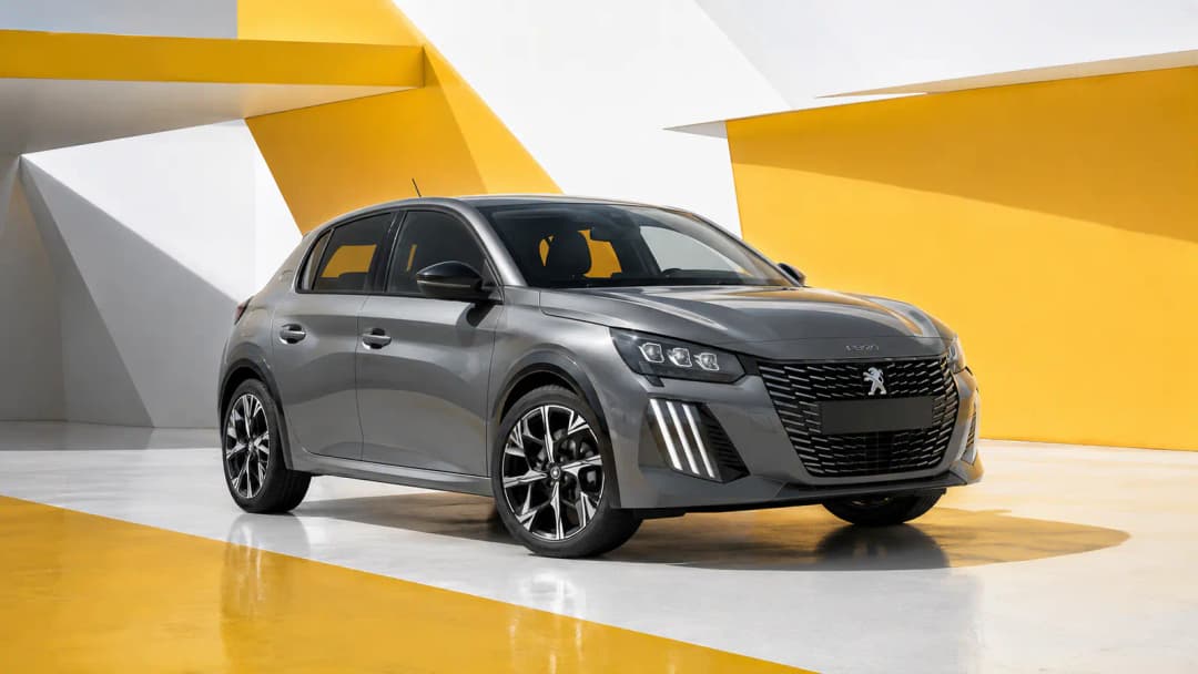 Peugeot 208 dans un environnement urbain moderne