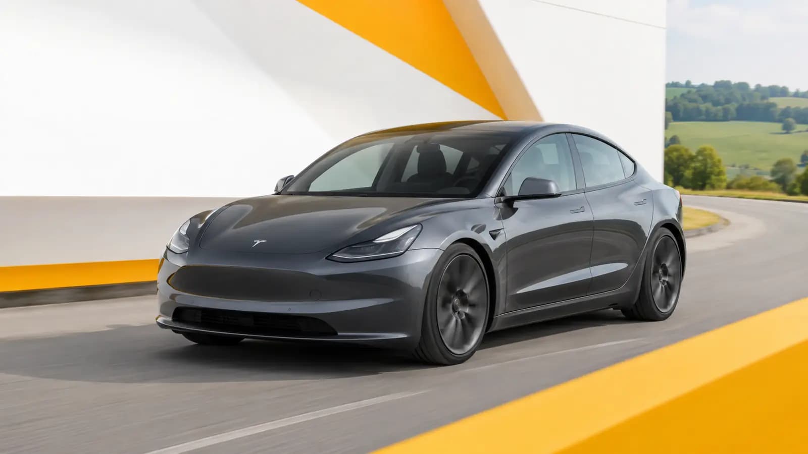 Tesla parcourant la campagne luxembourgeoise