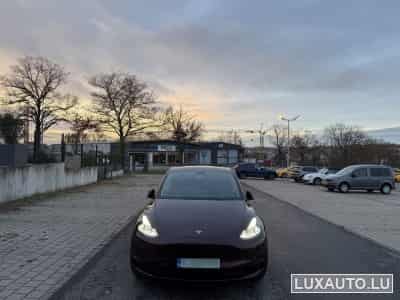 Tesla Model Y Long Range with Tow Hitch (2024) - Foto 1